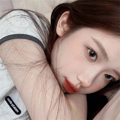 新生代小生与前任深夜同框，深夜内幕曝光，经纪人连夜公关